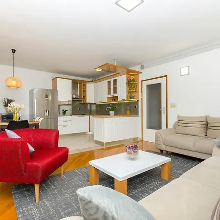 Fima Centar Stobrec Apartment